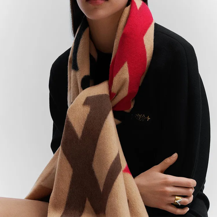 LOUIS VUITTON The Ultimate Scarf-2