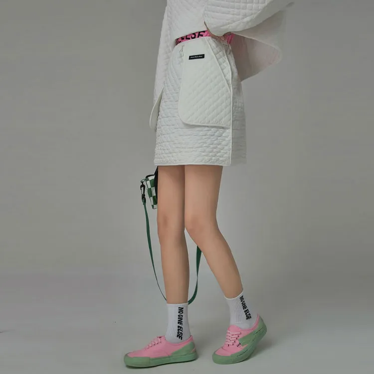 CHUU SS23 Wearing A Mini Skirt Women's White-1