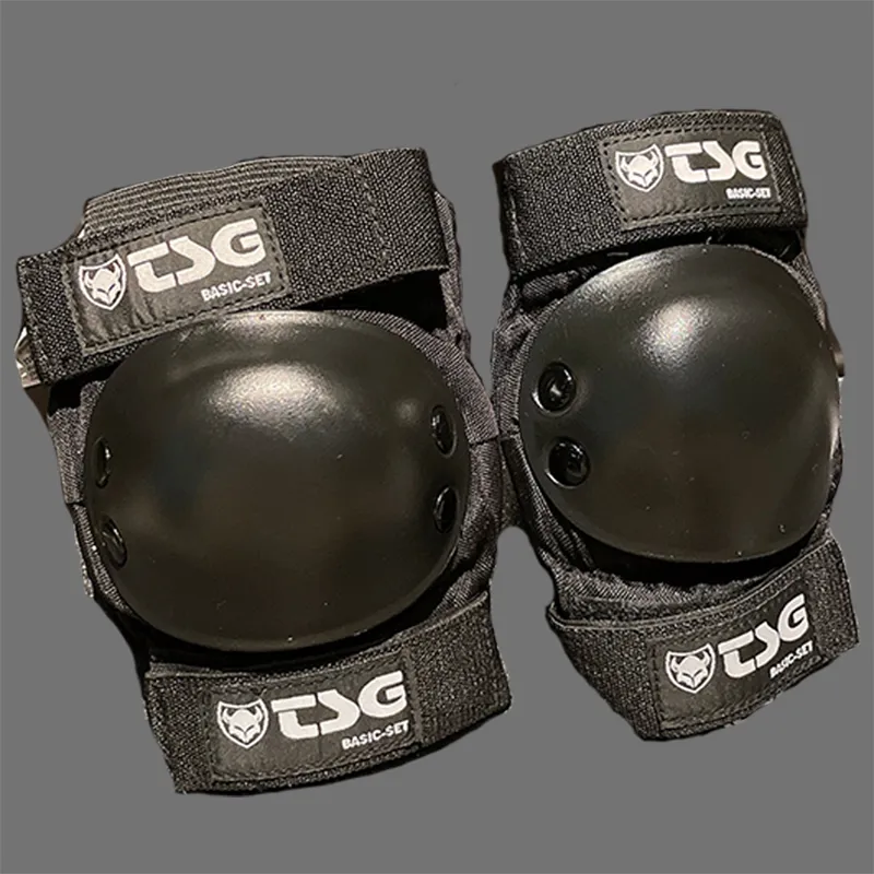 Carver Roller Skating Protective Gears Unisex S/M/L Black-1