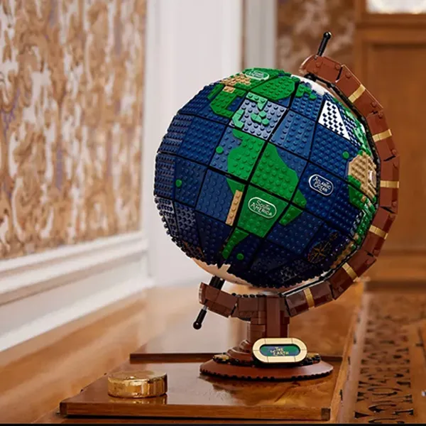 LEGO The Globe-2