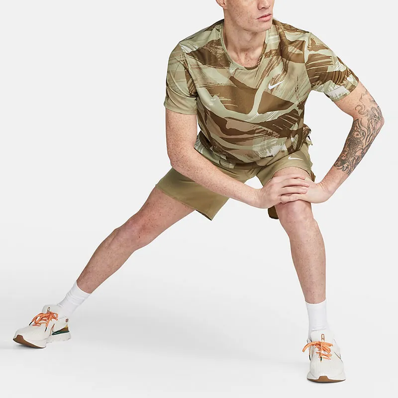 Nike T Shirts Men Rush Umber-2