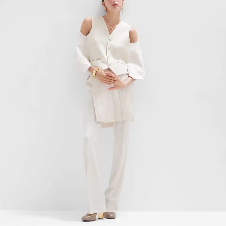 FENDI V Neck Cut Out Detailed Cape-2