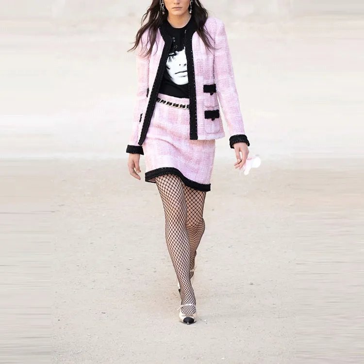CHANEL T Shirts Women's Black-1