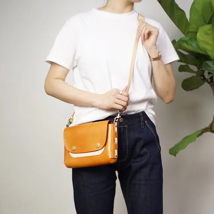 LINE ARTISANAL Crossbody Bags-5