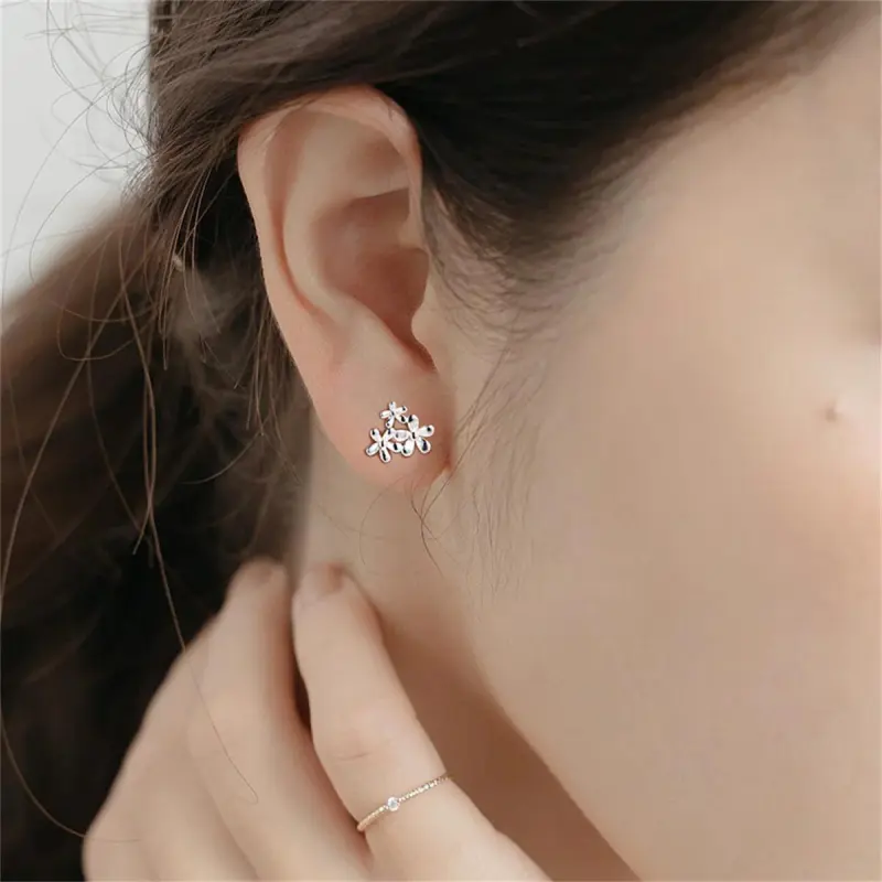 PIARA Stud Earrings Women's Silver-1