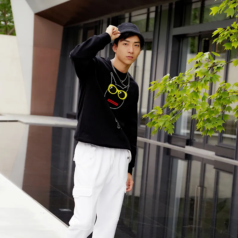 Thankque Crew Neck Loose Fit Sweatshirt Unisex Black-3