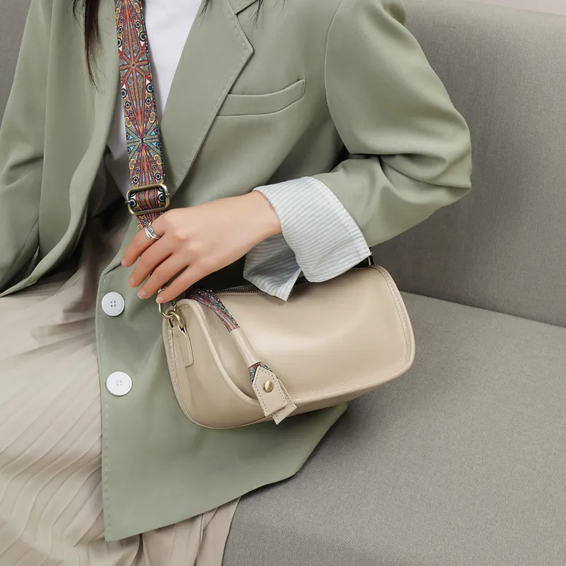 VINEY Cow Leather Shoulder Bag Crossbody Bag Pillow Bag Small Size Women's White-2