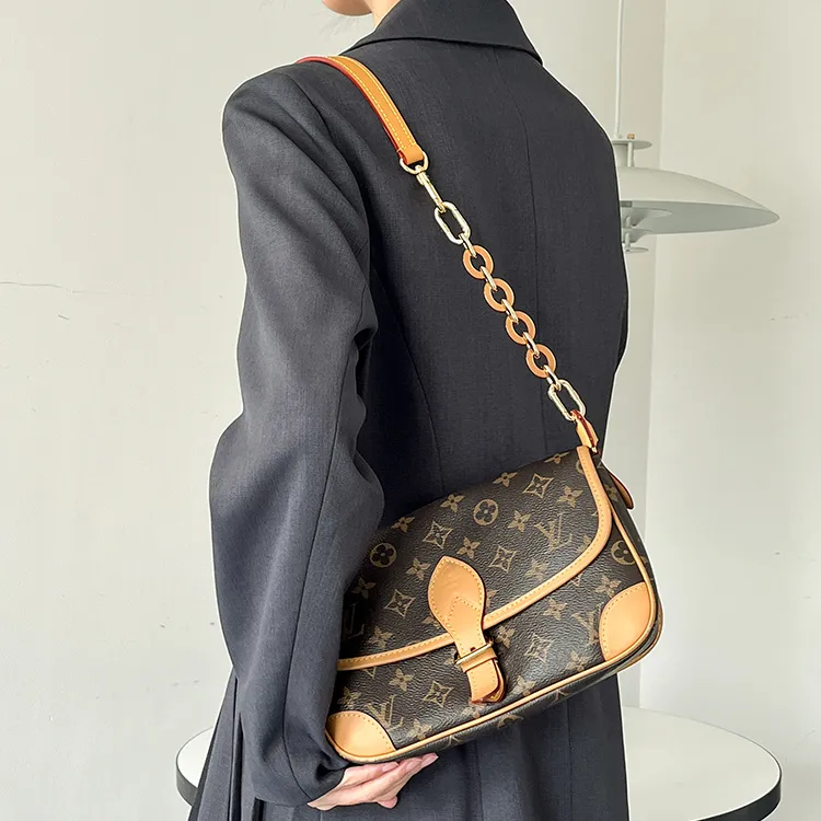 Luxury Care Artisan Workshop Acrylic Bag Strap Women's Brown-4