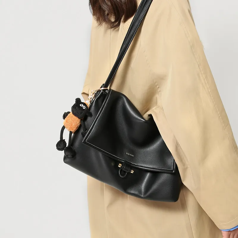 TOUTOU Cow Leather Shoulder Bag Large Size Women's Oreo Black-4