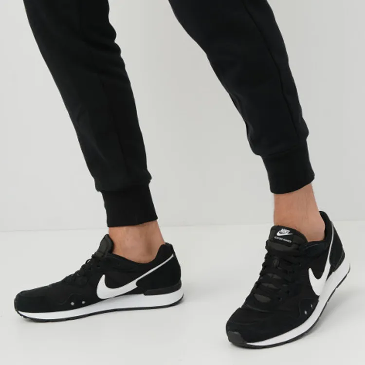 Nike Venture Runner 'Black White'-5