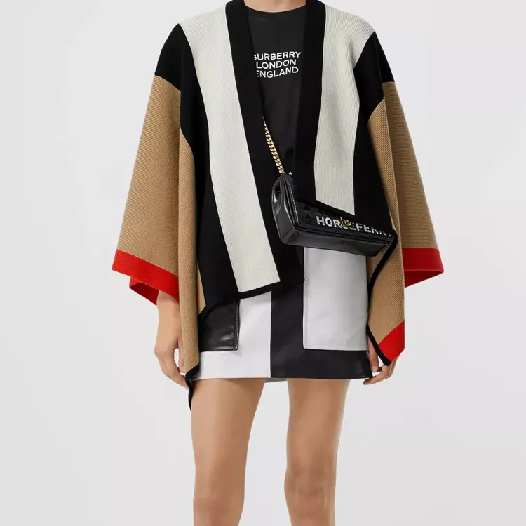 Burberry Shawls Unisex Beige-4