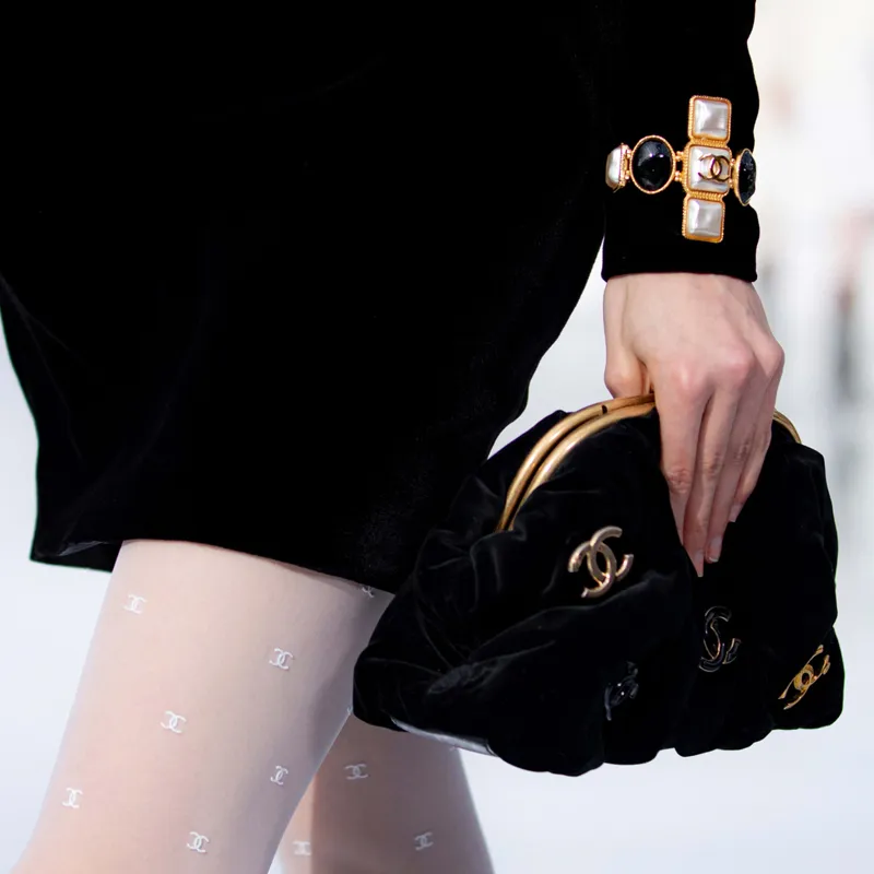 CHANEL Velvet Chain Bag, Cloud Bag, Dumpling Bag, Clutch Women's Black-4