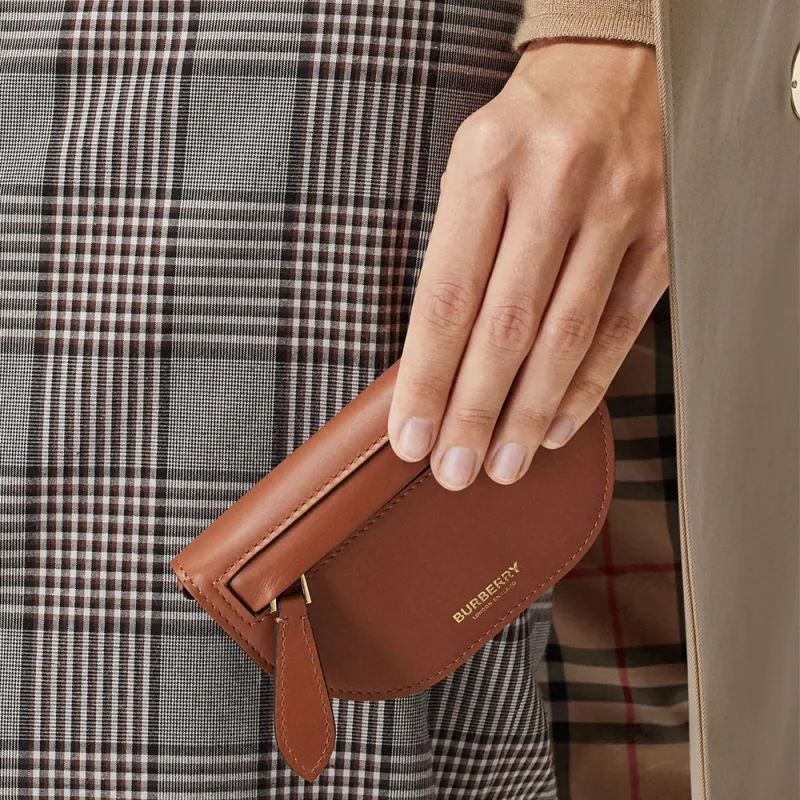 Burberry Leather Shoulder Bag, Crossbody Bag, Clutch Unisex Umber-4