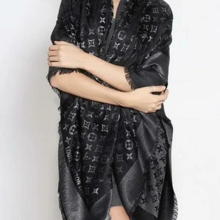 LOUIS VUITTON M75123 Monogram Shine Shawl-2