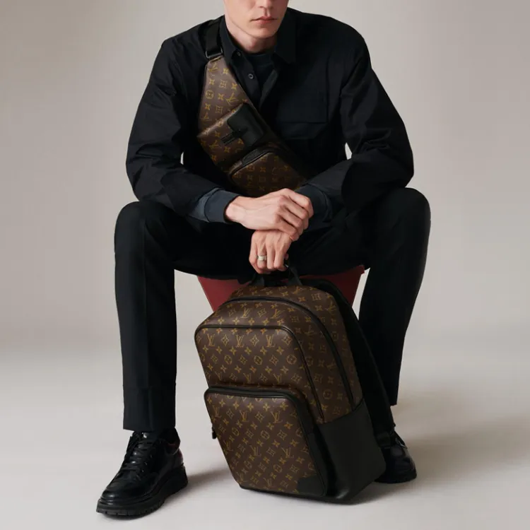 LOUIS VUITTON Christopher Bumbag Monogram Brown-5