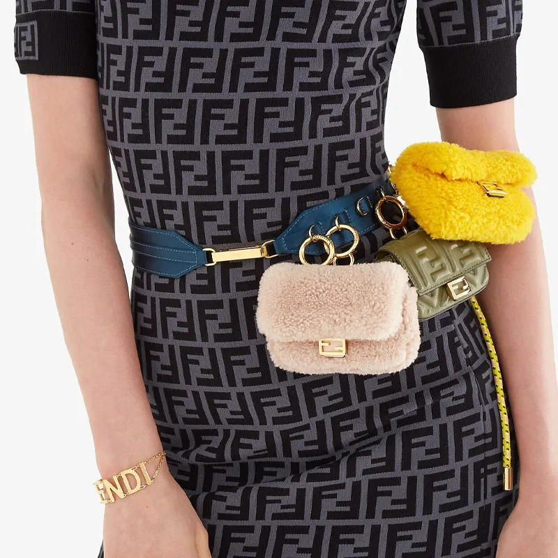 FENDI Baguette Crossbody Bags-4