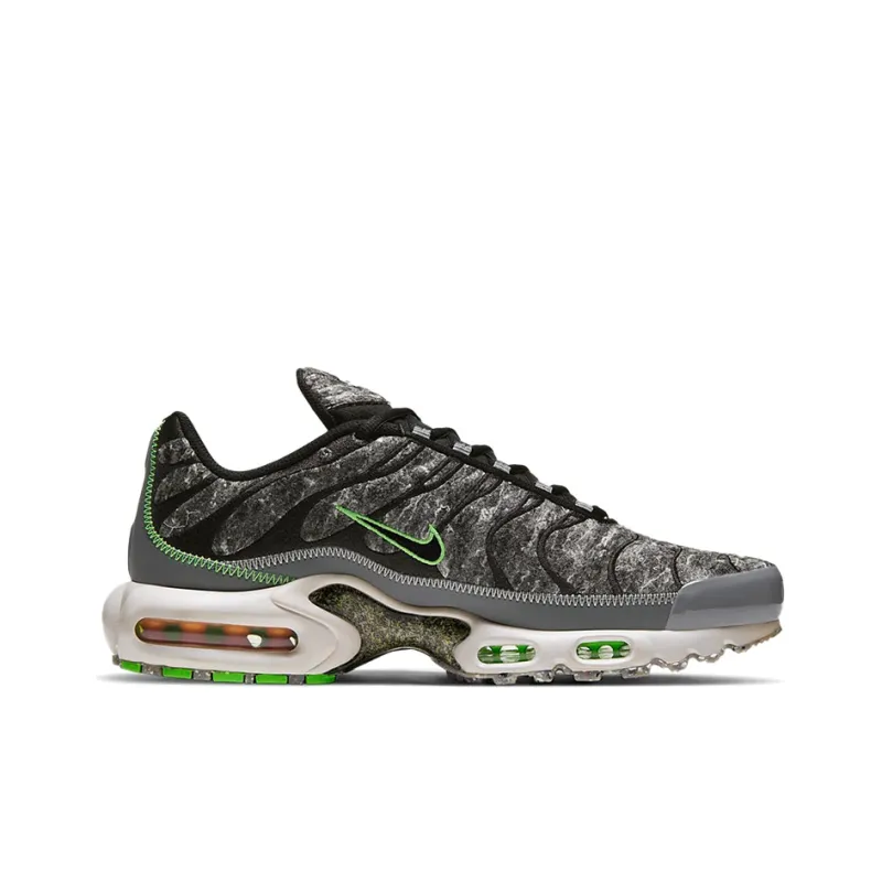 Nike Air Max Plus Essential Crater Green-1