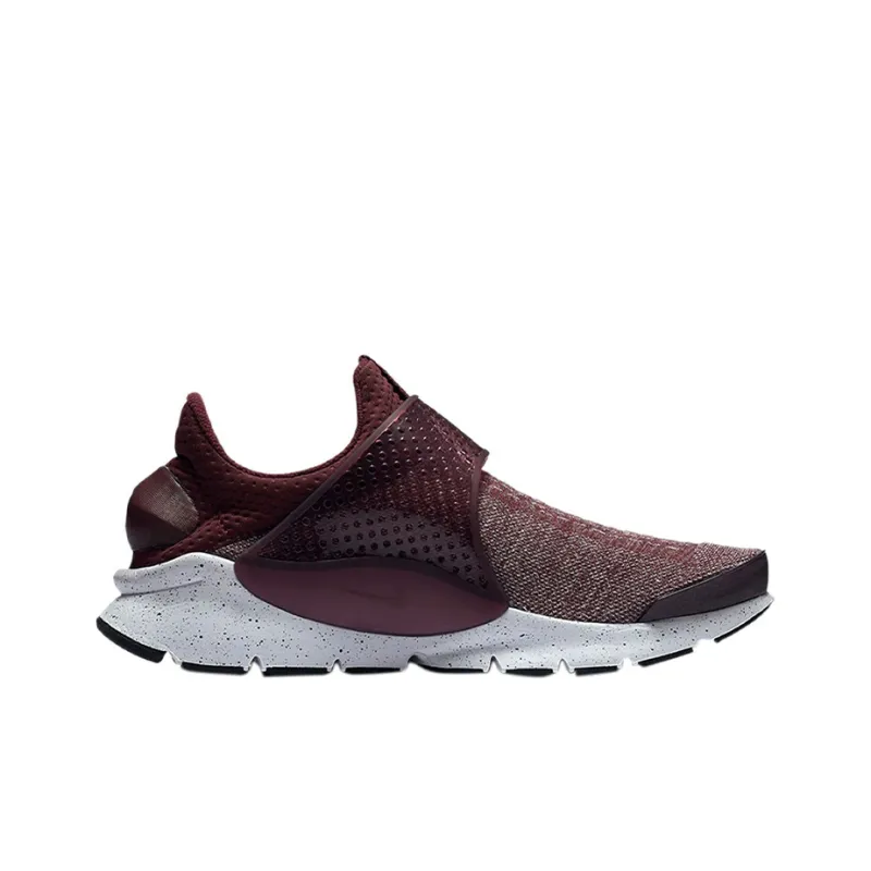 Nike Sock Dart Se Premium Night Maroon-1