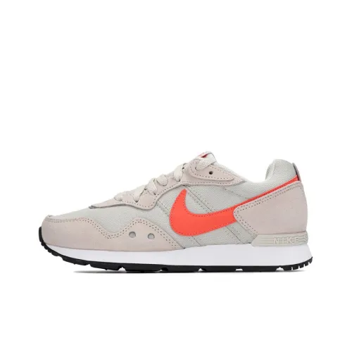 Nike Venture Runner Light Bone Magic Ember Women's