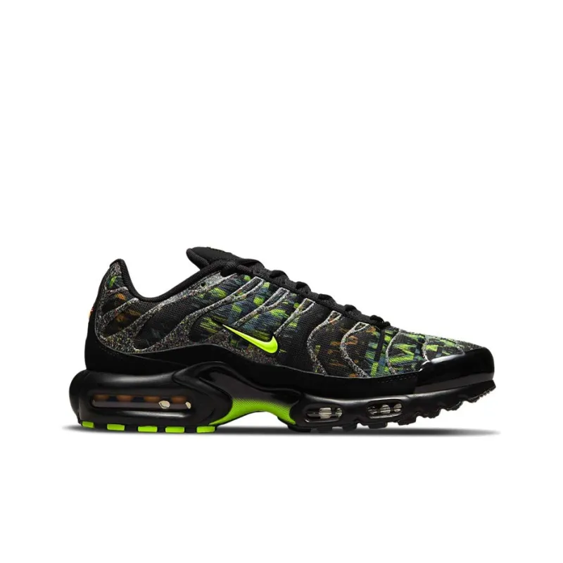 Nike Air Max Plus Sustainable Black Volt-1