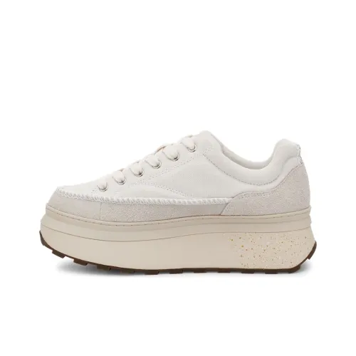 UGG Lifestyle Shoes Women's Low-Top White