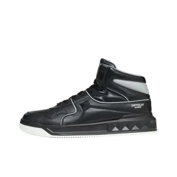 Valentino One Stud Mid Top Stylish Skateboarding Shoes Men's Black
