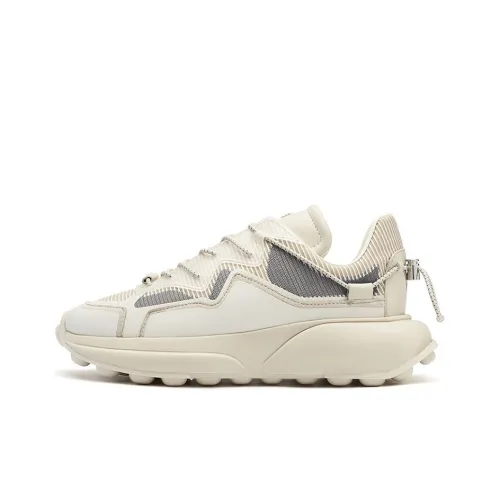 Stuart Weitzman Casual Shoes Women's Low-Top Off White