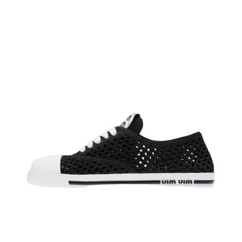 MIU MIU Low-Top Stylish Skateboarding Shoes Women's Black