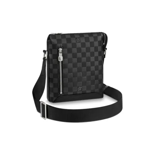LOUIS VUITTON Discovery Cow Leather Backpack Messenger the bag Shoulder the bag Small Size Men's Black