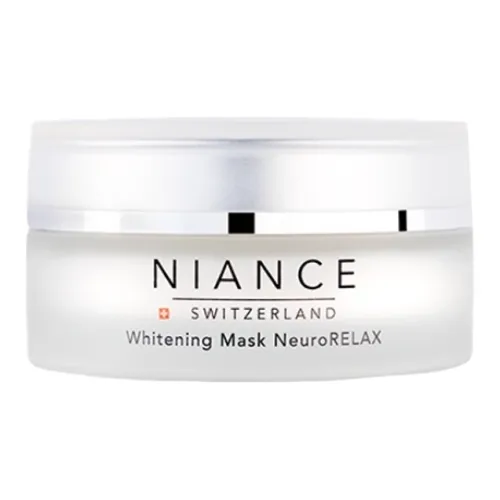 NIANCE 마스크팩 사용 여성