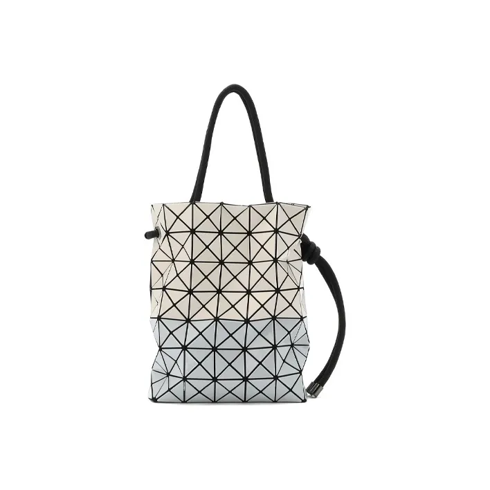 ISSEY MIYAKE Wring Clutches-0