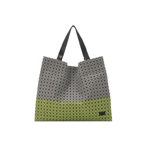 ISSEY MIYAKE Cart Handbag