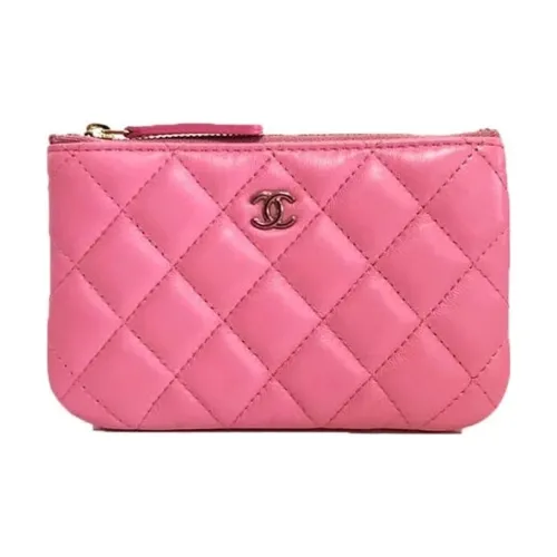 CHANEL Clutches