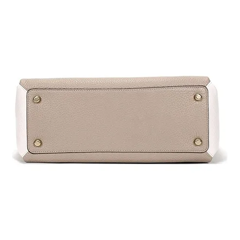 COACH Shay Pebbled Leather Travel Bag, One Shoulder Handbag Large Size Women's Milk Tea & White-4