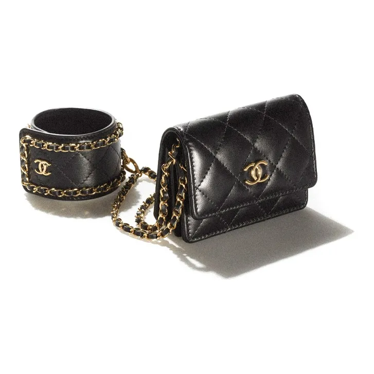 CHANEL Sheepskin And Gold Metal Card Holder Women's Black-3