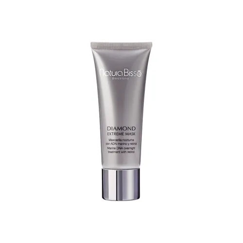 NATURA BISSE 마스크팩 사용 여성