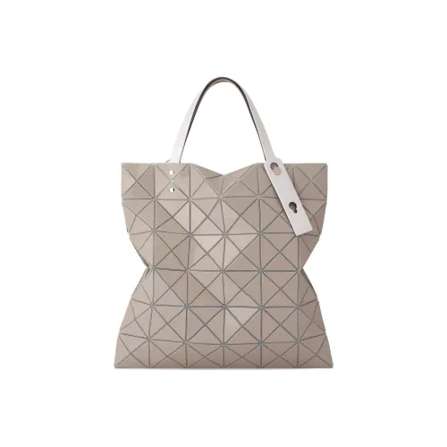 ISSEY MIYAKE Shoulder Bags