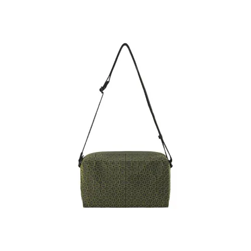 ISSEY MIYAKE Shoulder Bags