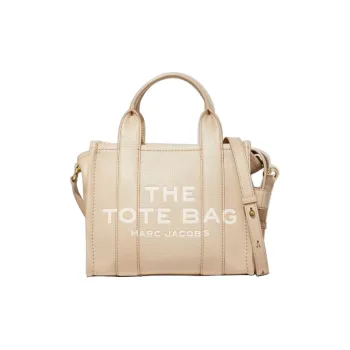 MARC JACOBS Traveler Handbags