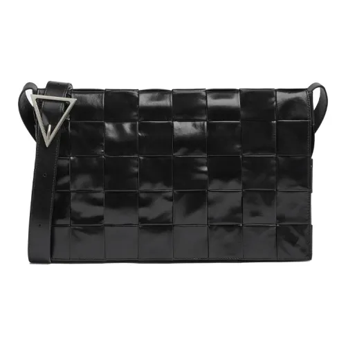 Bottega Veneta Men’s Maxi Intreccio Leather Single-Shoulder Bag Black