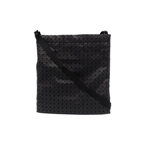 ISSEY MIYAKE Kuro Shoulder Bags