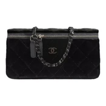 CHANEL So Black Handbags