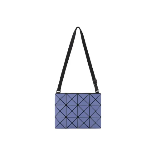 ISSEY MIYAKE Shoulder Bags