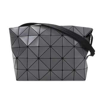 ISSEY MIYAKE Shoulder Bags