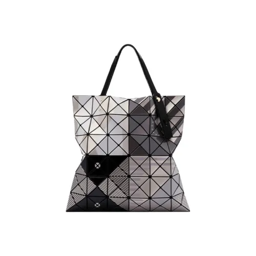 ISSEY MIYAKE Shoulder Bags