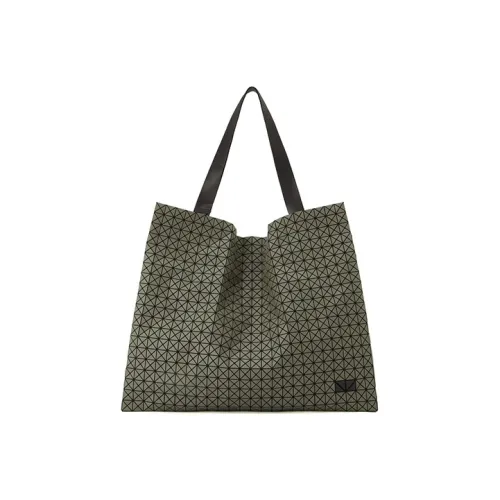 ISSEY MIYAKE Cart Shoulder Bags