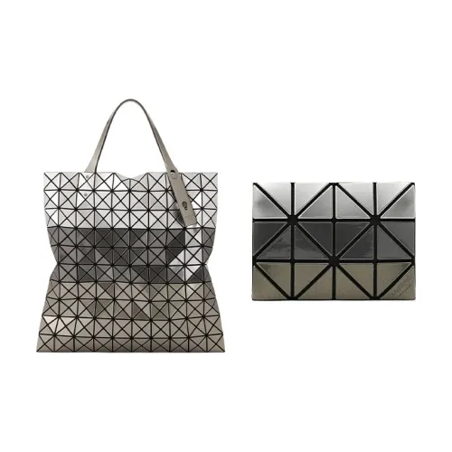 ISSEY MIYAKE Handbags