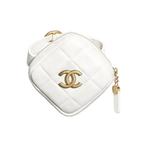 CHANEL Clutches
