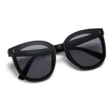 Gray Lens
