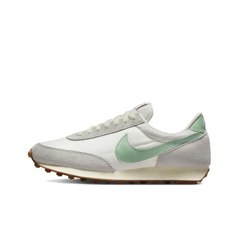 Nike Daybreak Se Enamel Green Women's-0